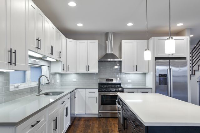2342 N Hamlin Avenue, Chicago, IL 60647