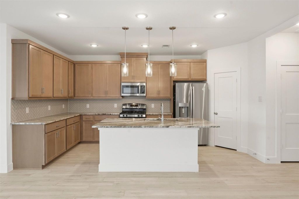 10035 Crescendo Way, Iowa Colony, TX 77583