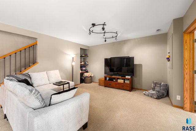 4608 S Tomar Rd Road, Sioux Falls, SD 57105