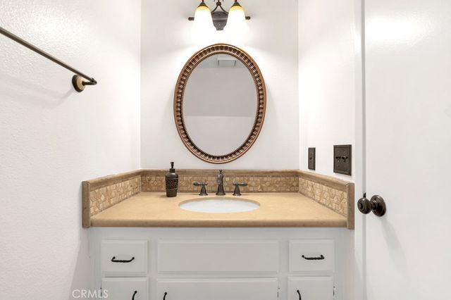 905 Thistlegate, Oak Park, CA 91377