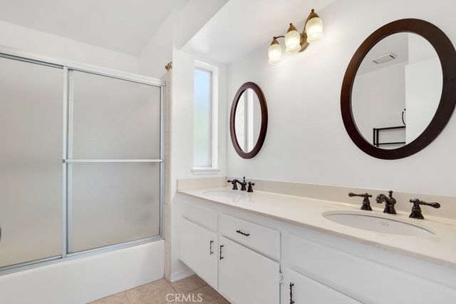 905 Thistlegate, Oak Park, CA 91377