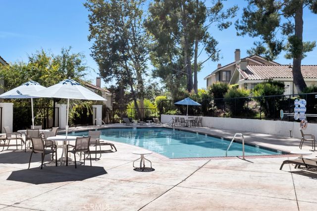 905 Thistlegate, Oak Park, CA 91377