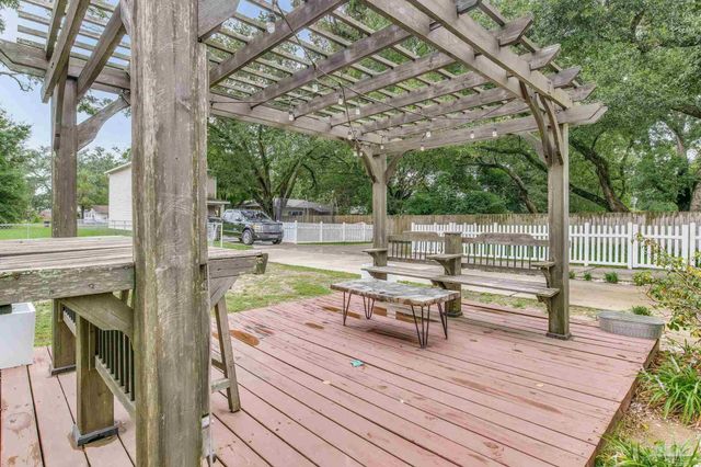 1363 E Baars, Pensacola, FL 32503