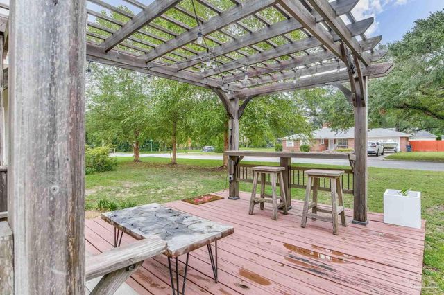 1363 E Baars, Pensacola, FL 32503