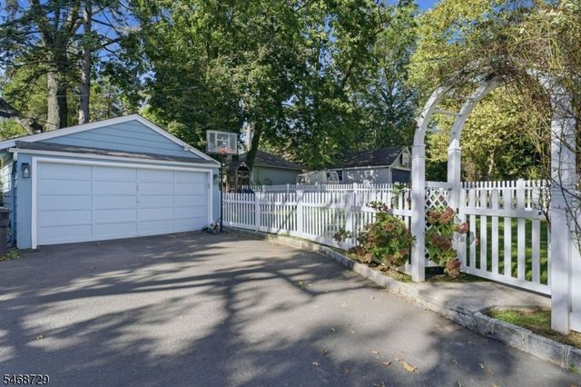 148 Oakview Ave, Maplewood Twp., NJ 07040