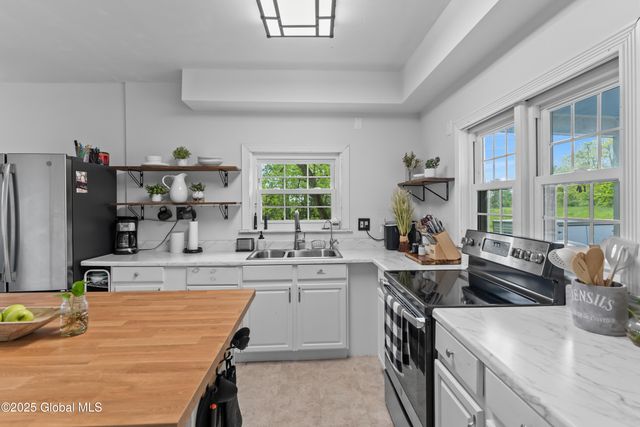 202 Steadwell Road, Amsterdam, NY 12010