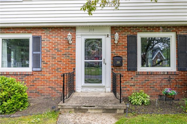 218 Somershire Drive, Irondequoit, NY 14617