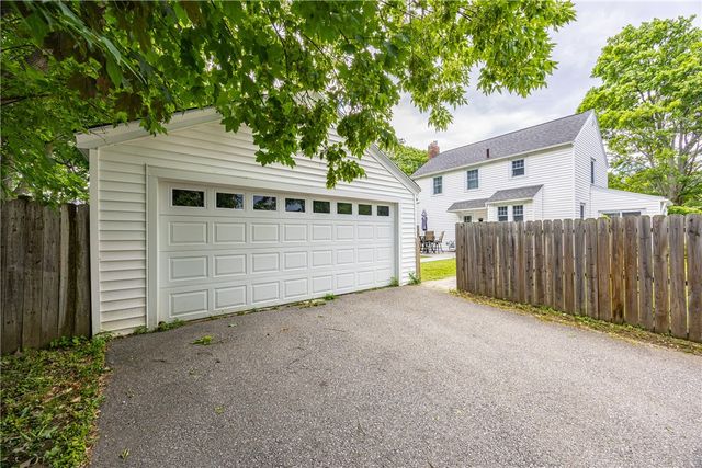 218 Somershire Drive, Irondequoit, NY 14617