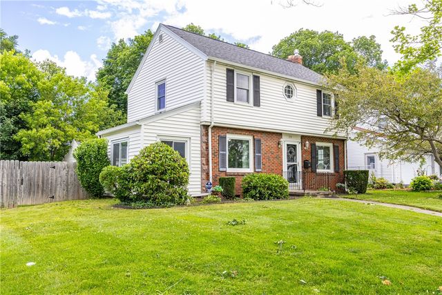 218 Somershire Drive, Irondequoit, NY 14617
