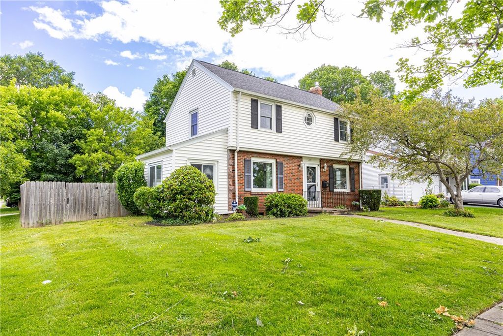 218 Somershire Drive, Irondequoit, NY 14617