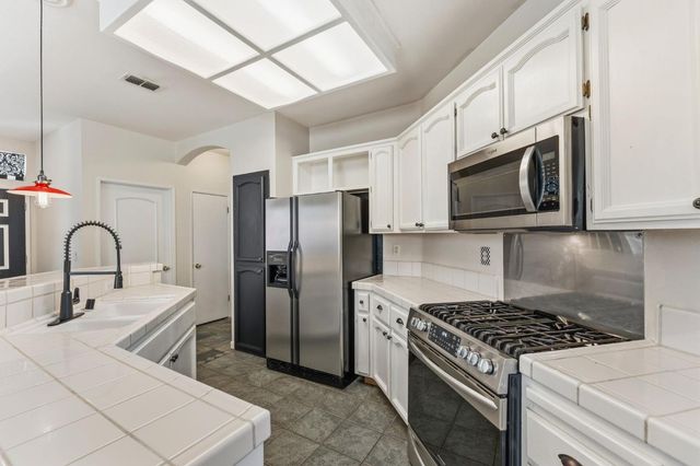 6425 Aspen Gardens Way, Citrus Heights, CA 95621