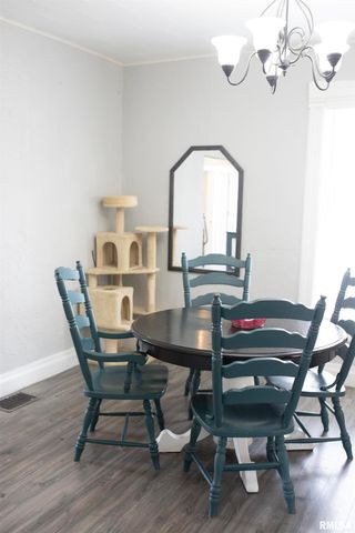 413 E Esther Street, Taylorville, IL 62568