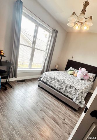 413 E Esther Street, Taylorville, IL 62568