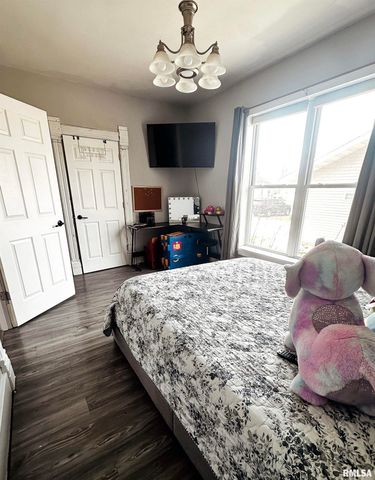 413 E Esther Street, Taylorville, IL 62568