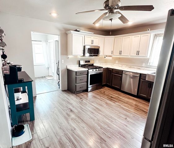 413 E Esther Street, Taylorville, IL 62568