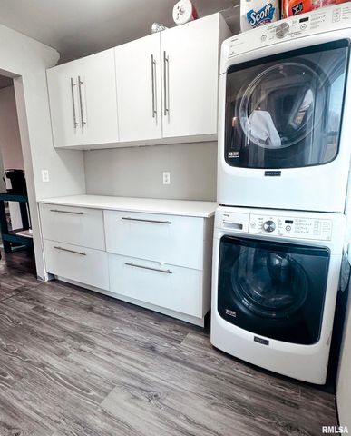 413 E Esther Street, Taylorville, IL 62568