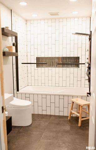 413 E Esther Street, Taylorville, IL 62568