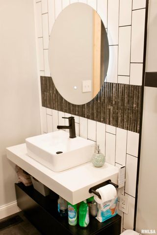 413 E Esther Street, Taylorville, IL 62568