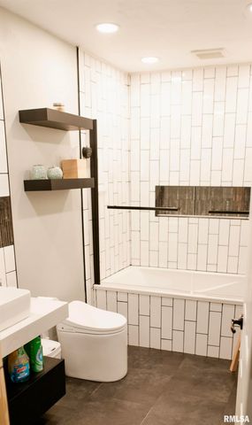 413 E Esther Street, Taylorville, IL 62568