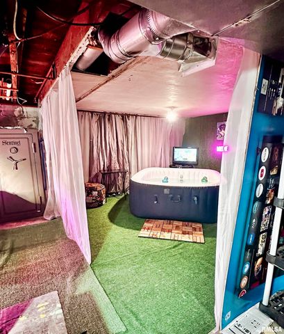 413 E Esther Street, Taylorville, IL 62568