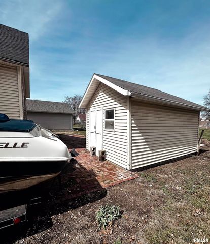 413 E Esther Street, Taylorville, IL 62568