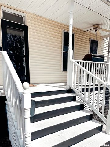 413 E Esther Street, Taylorville, IL 62568