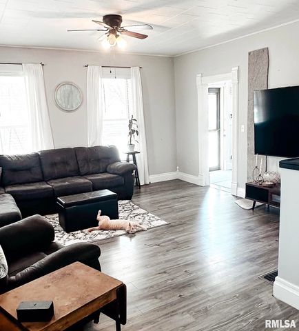 413 E Esther Street, Taylorville, IL 62568