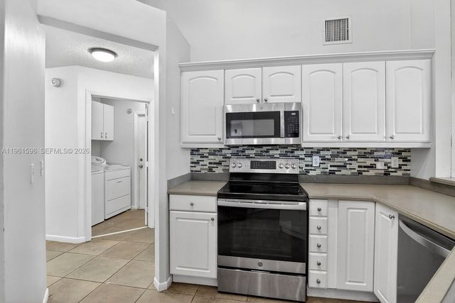 2838 Bogota Ave, Cooper City, FL 33026