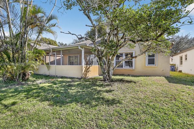 2838 Bogota Ave, Cooper City, FL 33026