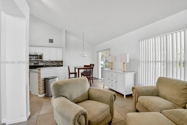 2838 Bogota Ave, Cooper City, FL 33026