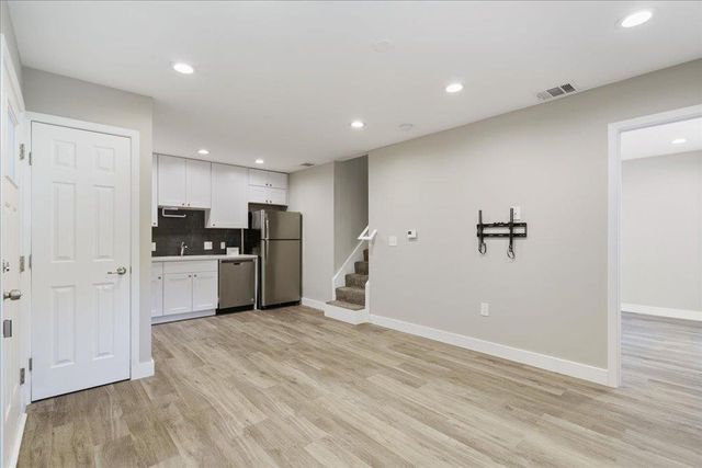 935 La Posada DR 158, Austin, TX 78752