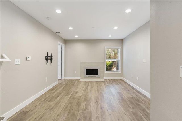 935 La Posada DR 158, Austin, TX 78752