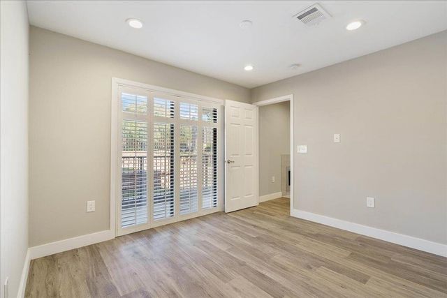 935 La Posada DR 158, Austin, TX 78752