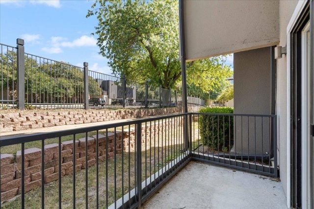 935 La Posada DR 158, Austin, TX 78752