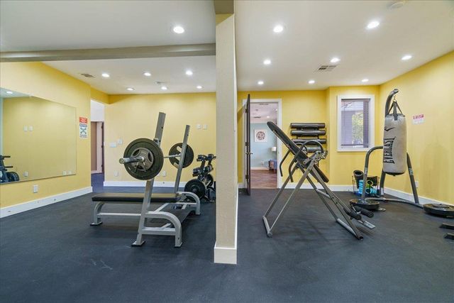 935 La Posada DR 158, Austin, TX 78752