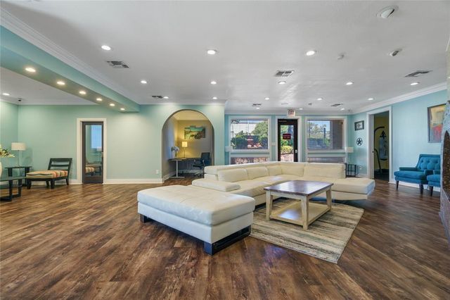 935 La Posada DR 158, Austin, TX 78752