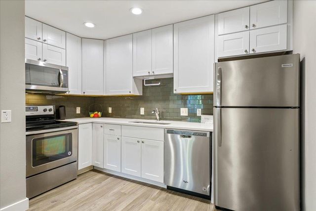 935 La Posada DR 158, Austin, TX 78752