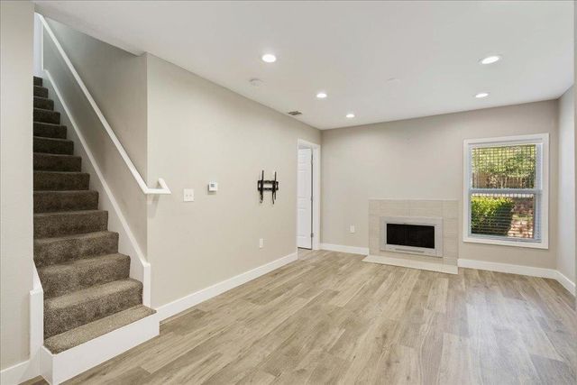 935 La Posada DR 158, Austin, TX 78752