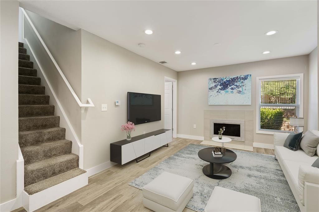 935 La Posada DR 158, Austin, TX 78752
