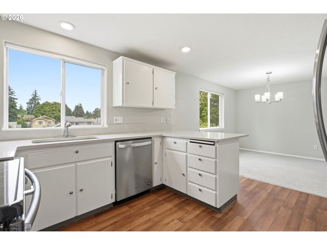 8513 Ne WEIDLER St, Portland, OR 97220