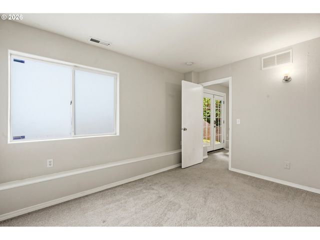 8513 Ne WEIDLER St, Portland, OR 97220