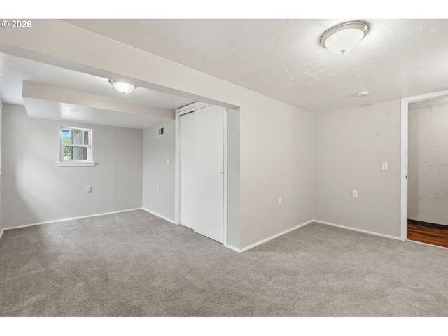 8513 Ne WEIDLER St, Portland, OR 97220