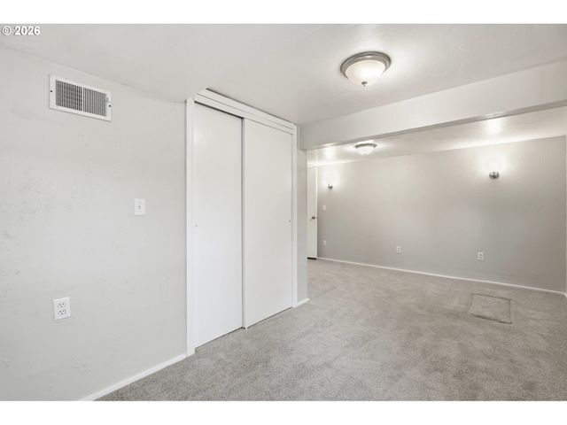 8513 Ne WEIDLER St, Portland, OR 97220