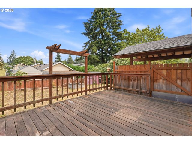 8513 Ne WEIDLER St, Portland, OR 97220