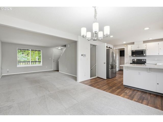 8513 Ne WEIDLER St, Portland, OR 97220