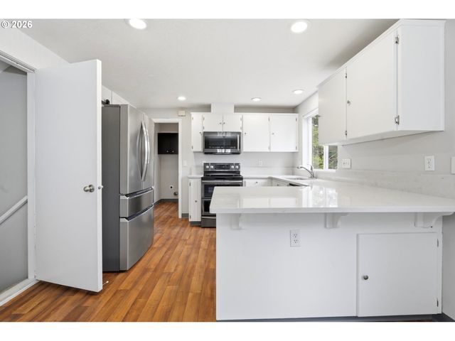 8513 Ne WEIDLER St, Portland, OR 97220