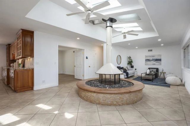 5861 College Avenue, San Diego, CA 92120