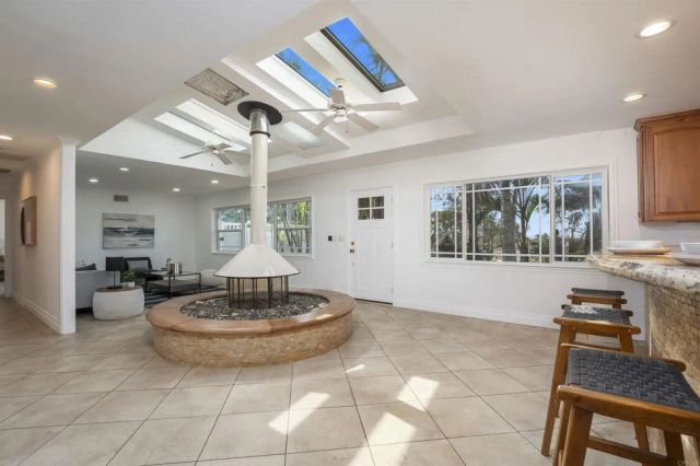 5861 College Avenue, San Diego, CA 92120