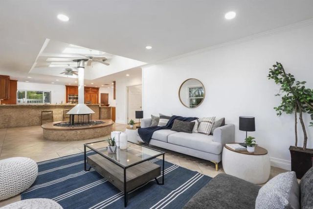 5861 College Avenue, San Diego, CA 92120