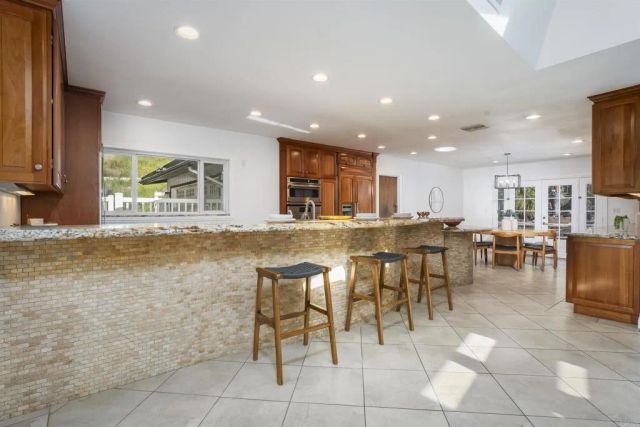 5861 College Avenue, San Diego, CA 92120